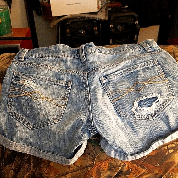 CLEARANCE 💖Junior's "Mudd" Jean Shorts Size 5 - Picture 2 of 2